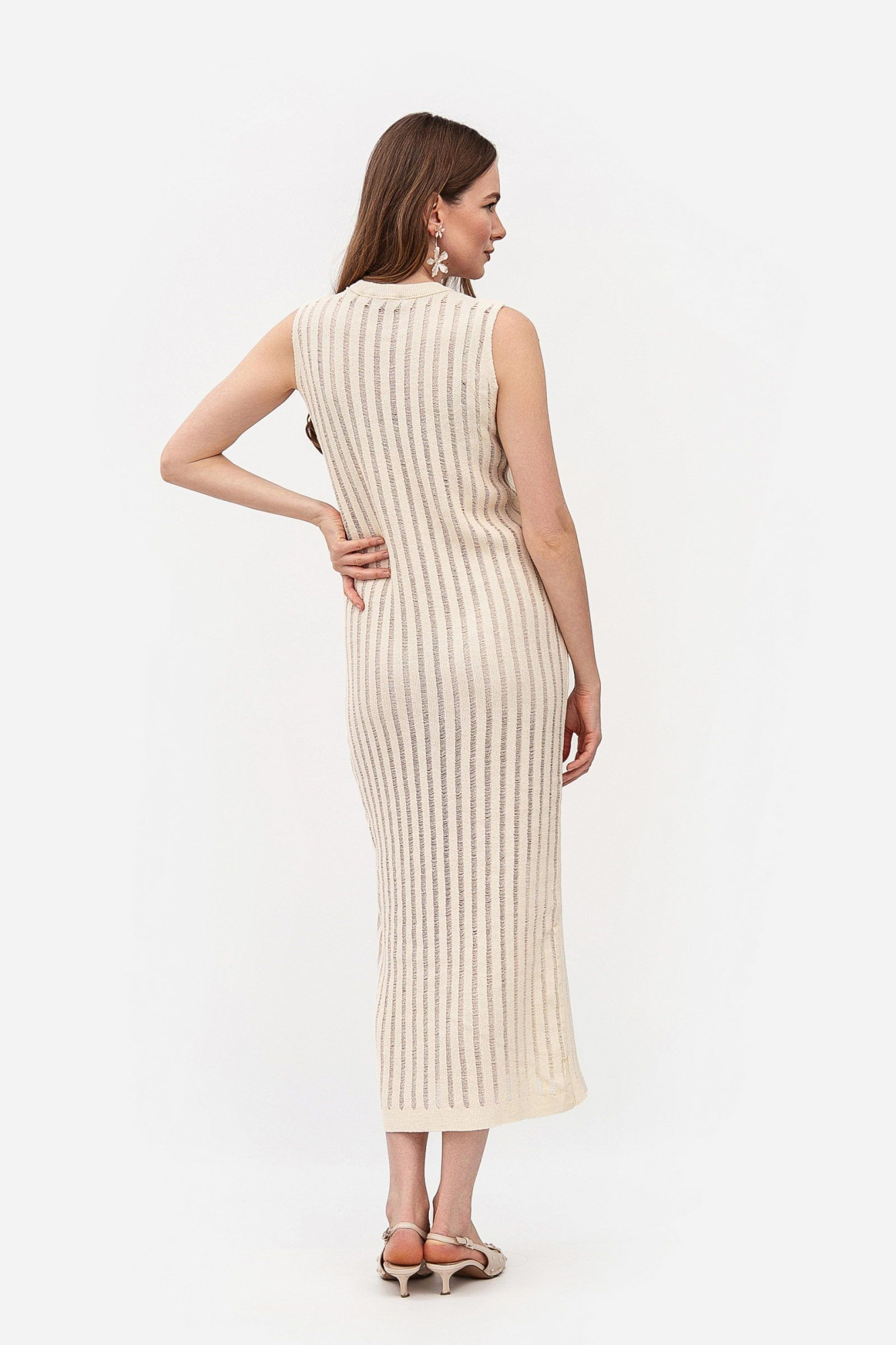 В'язана трикотажна сукня молочного кольору довжини міді 25101401