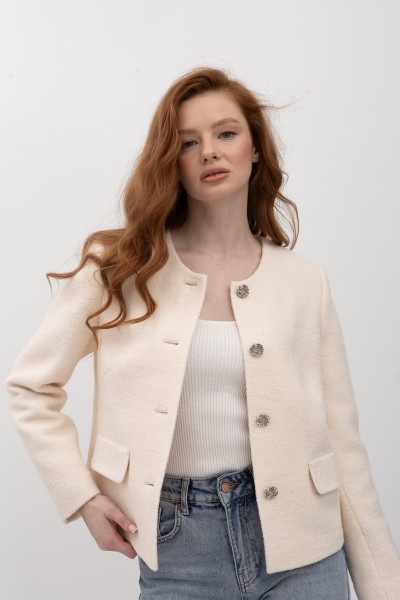 Жакет прямого силуету молочного кольору Сателі 02