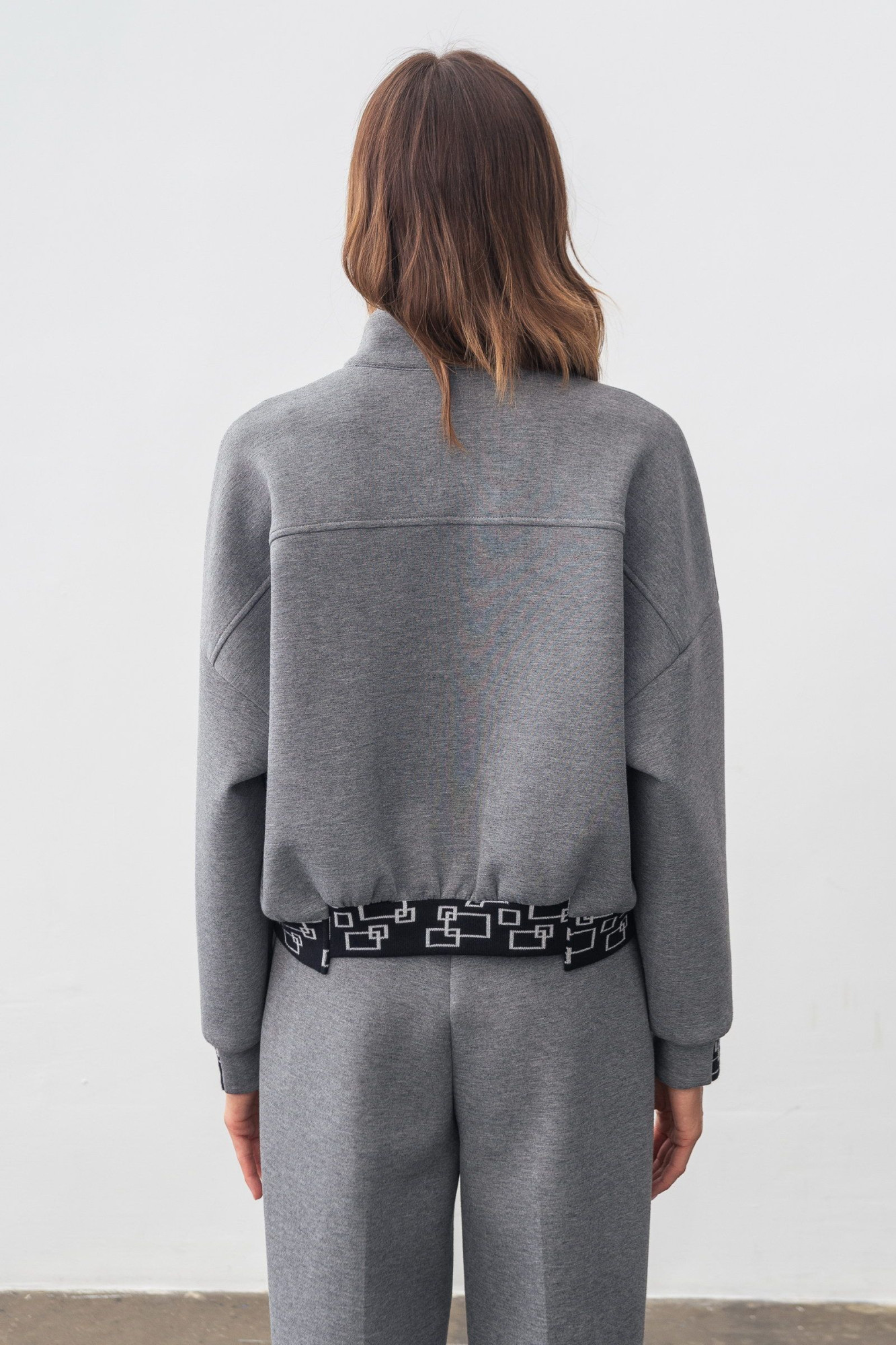 Куртка-бомбер з трикотажу вільного силуету сірого кольору Нембус 03