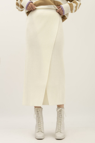 Трикотажна жіноча спідниця на запах молочного кольору 23217001