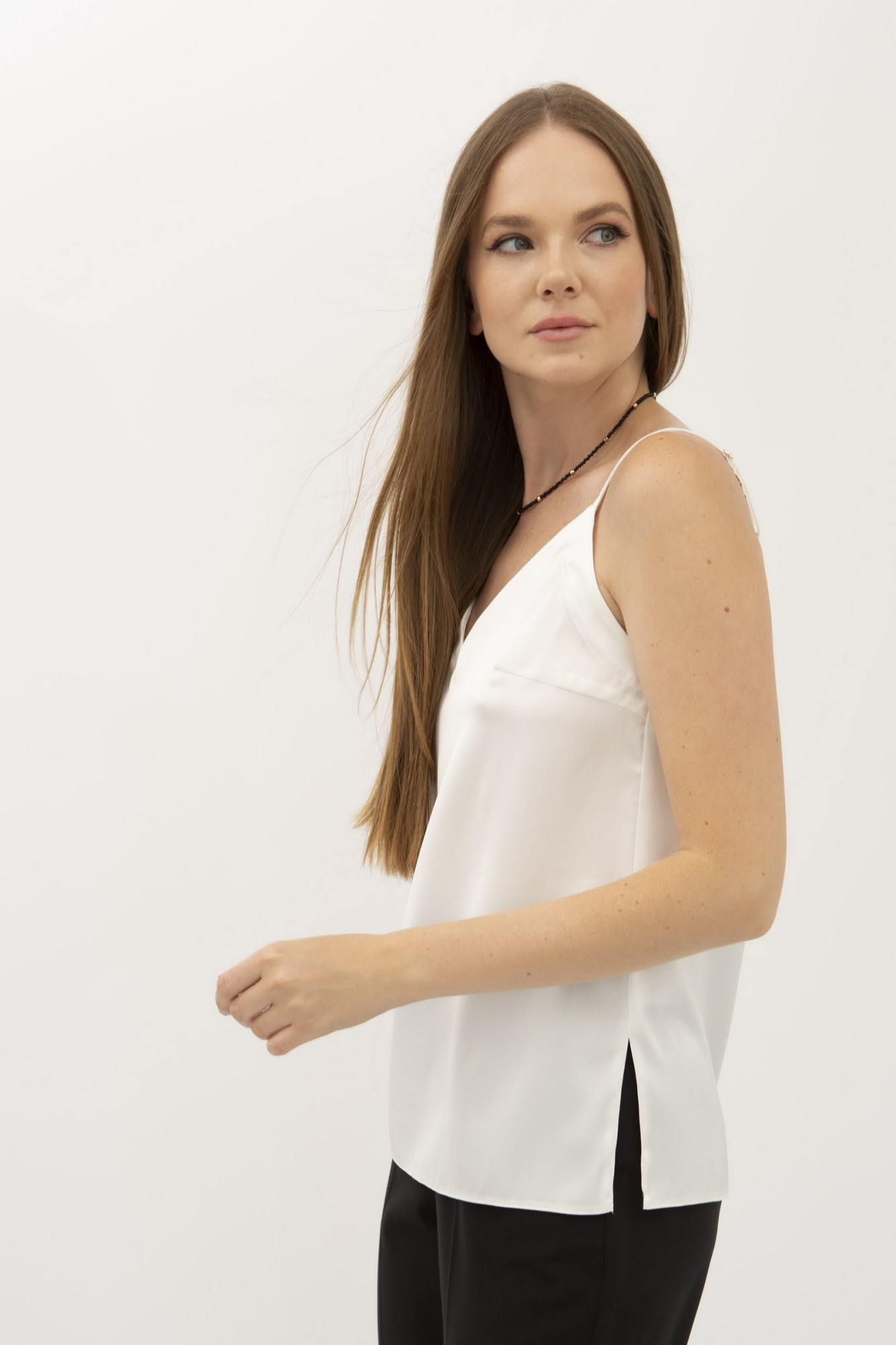 Молочна шовкова майка на бретелях Маркус 5013