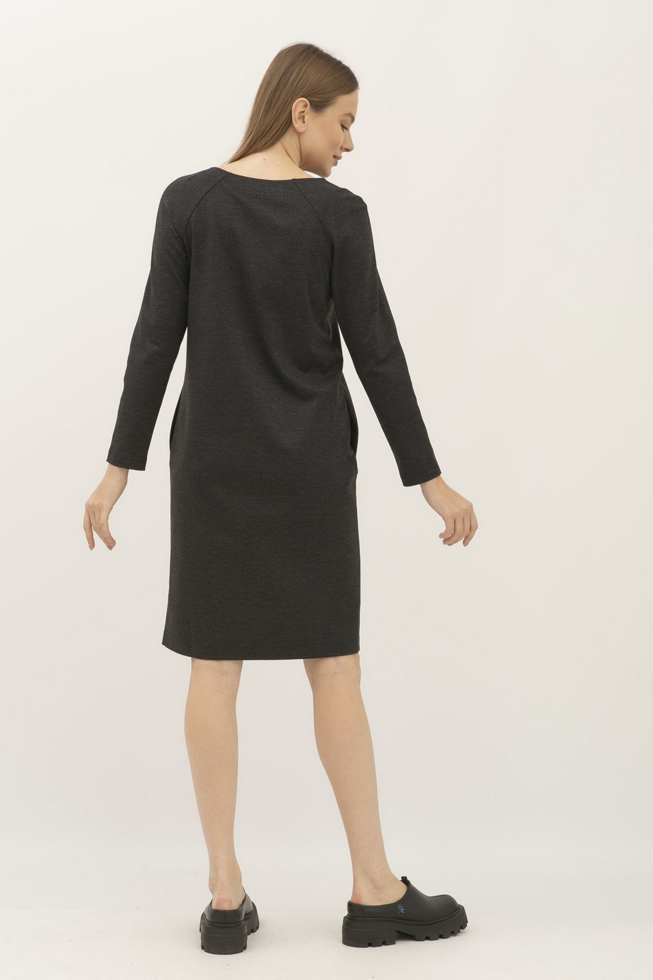 Жіноча сукня прямого силуету довжини до колін сіра Мента 302