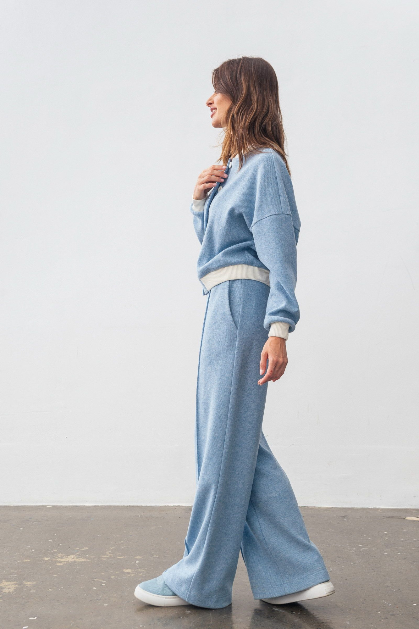 Трикотажні блакитні штани з кишенями Ланея