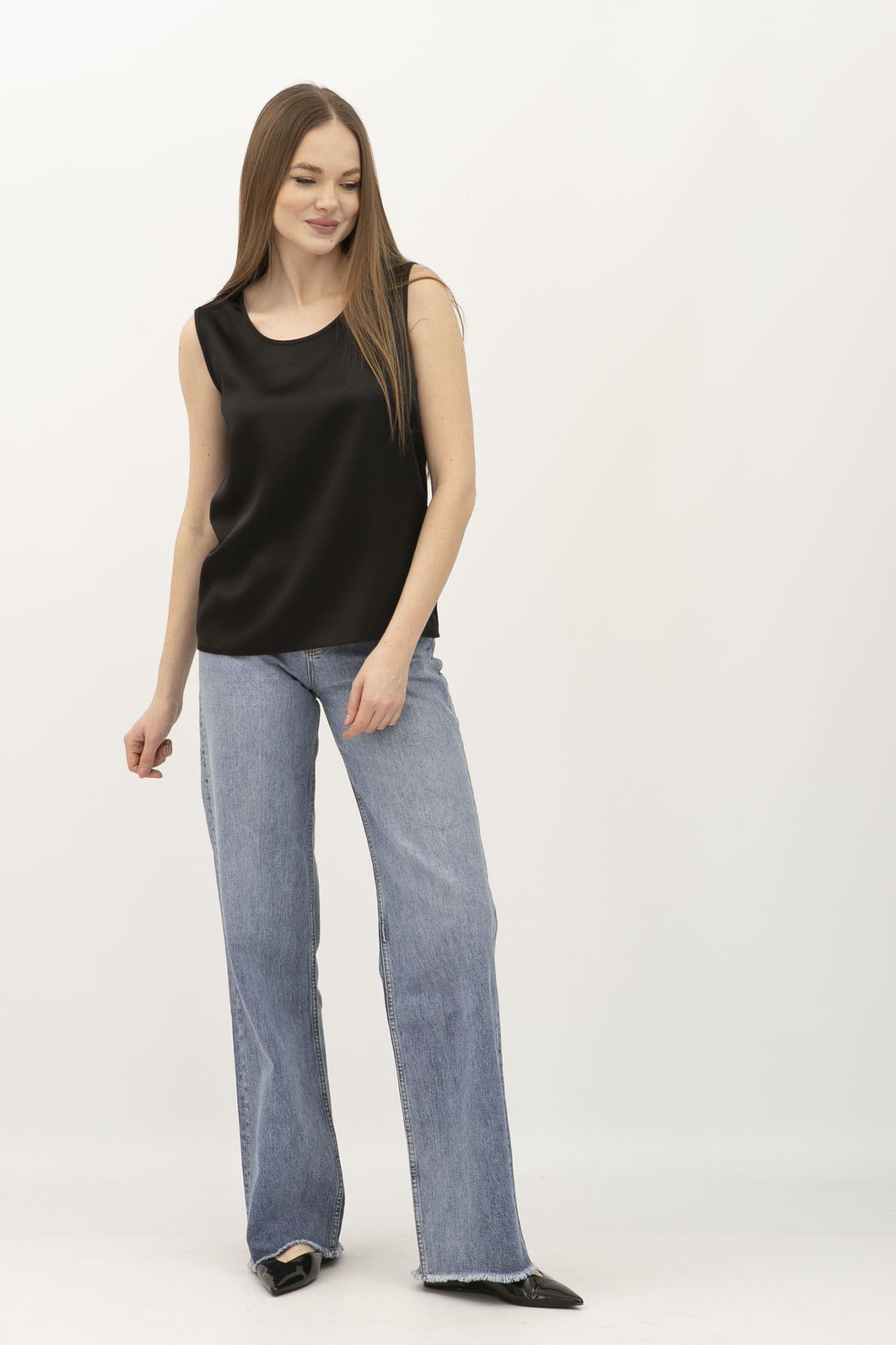 Шовкова майка з широкими плечима чорного кольору Донато 07