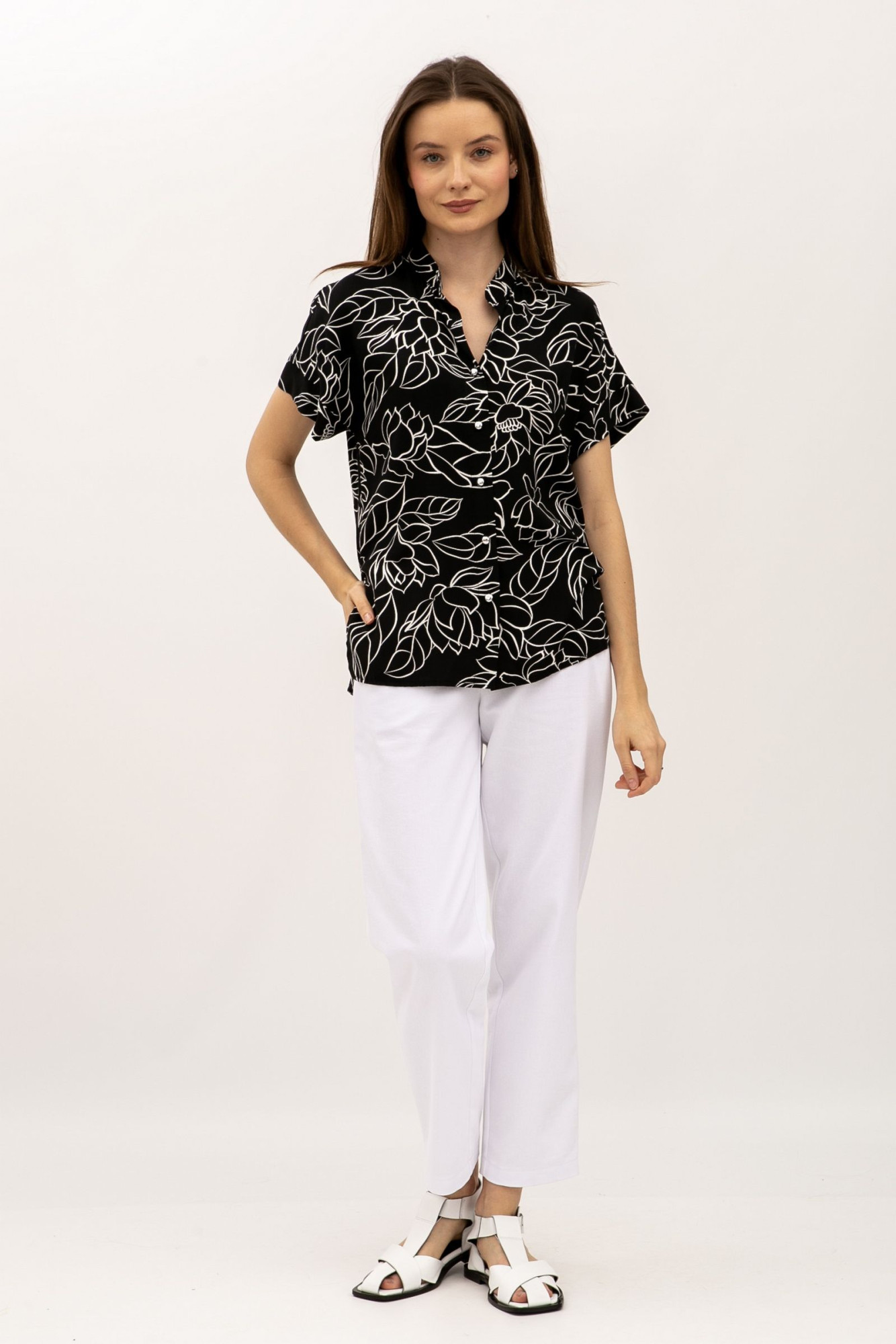 Блуза зі штапелю вільного силуету чорного кольору Полана 01