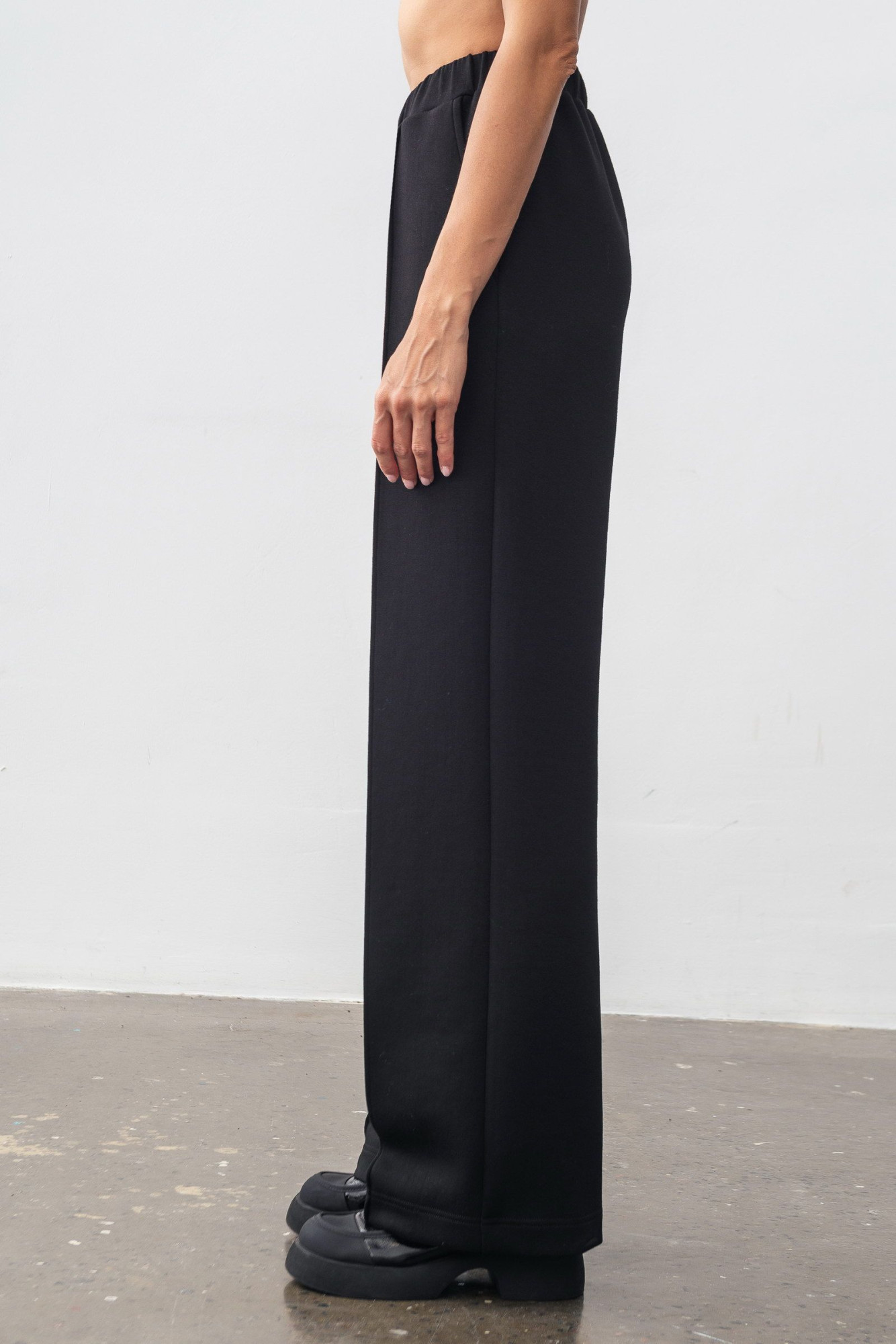 Трикотажні брюки чорні прямого крою Нембус 04