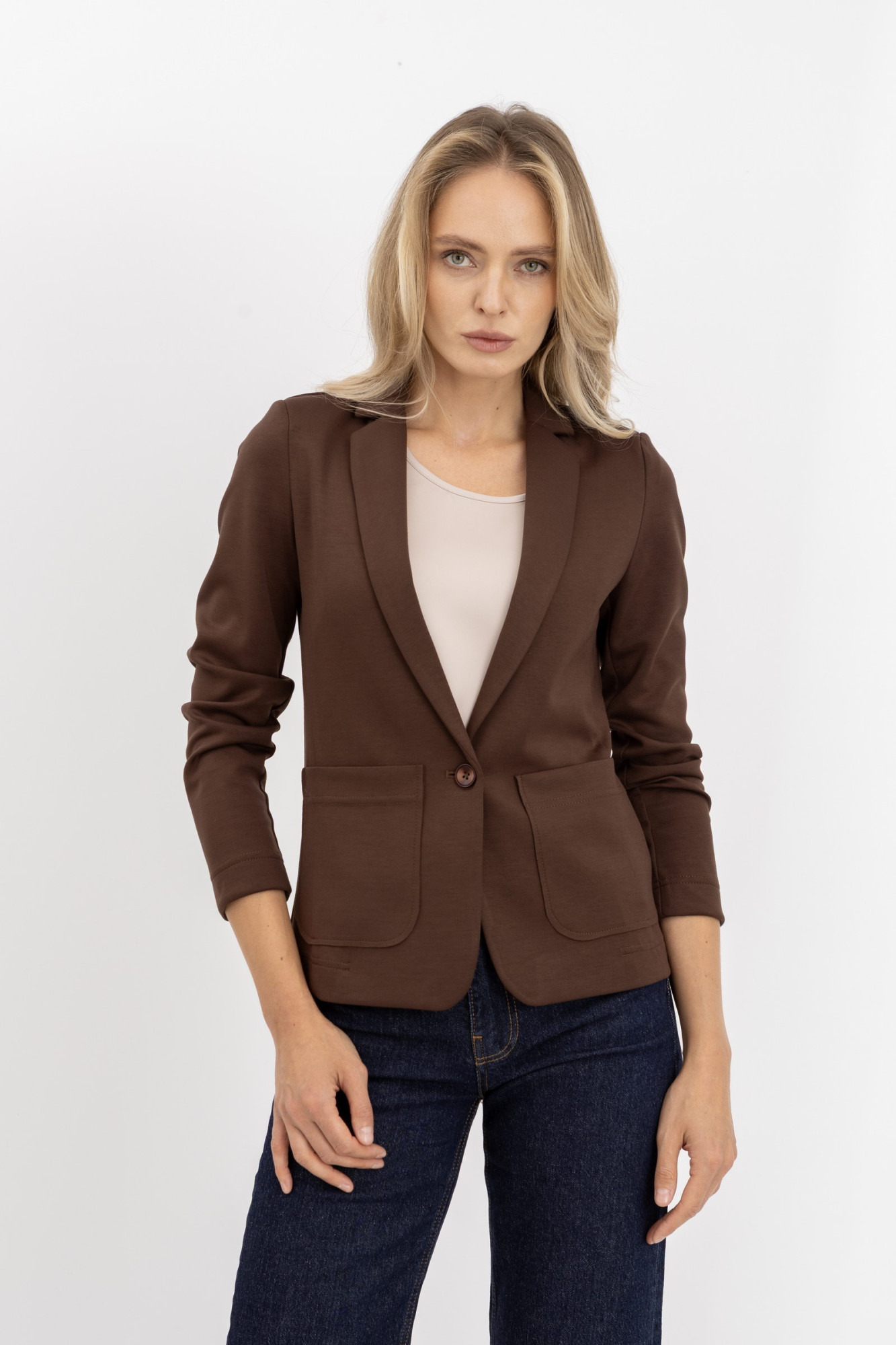 Однобортний коричневий жакет з трикотажу Сноу 181