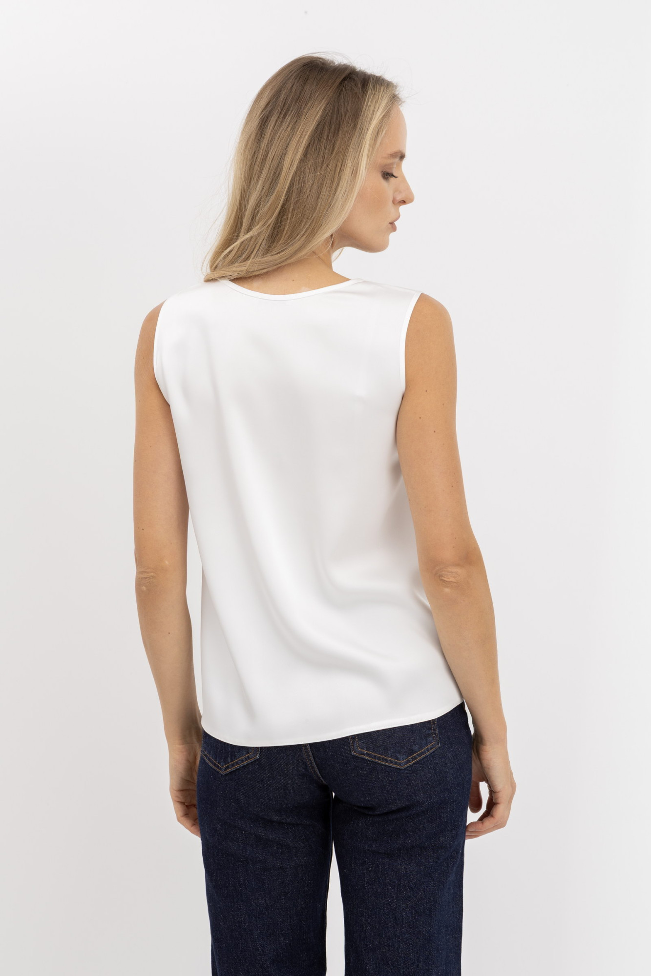 Шовкова жіноча майка прямого силуету молочного кольору Донато 091