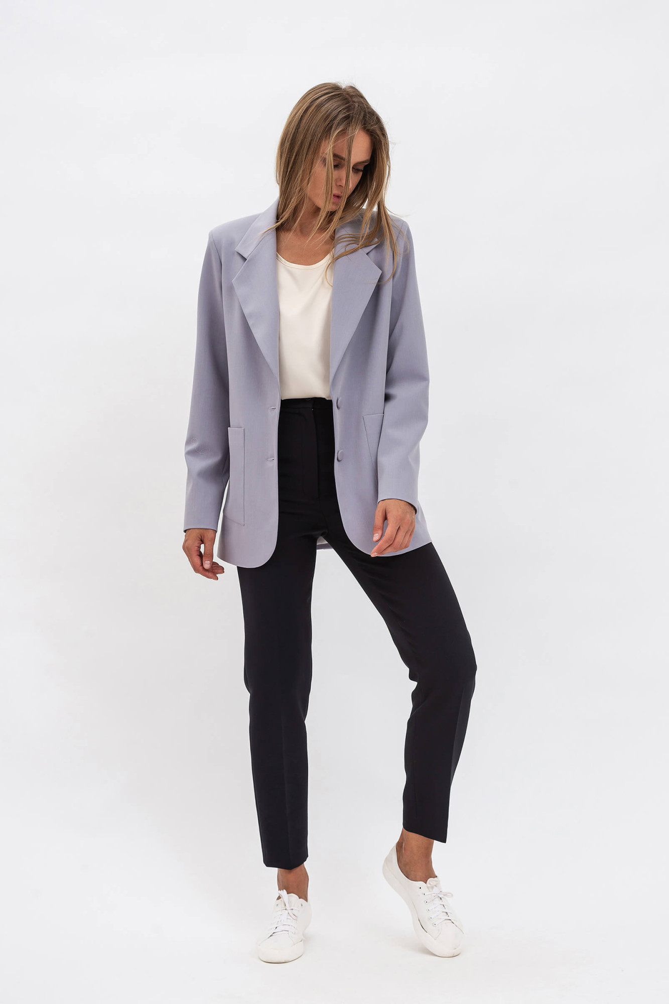 Класичний жіночий жакет на два гудзики сірого кольору Пейсі 01