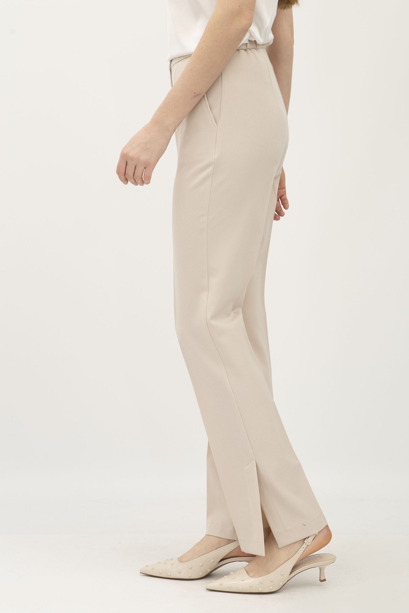 Бежеві жіночі класичні брюки зі шліцею Пафос 14