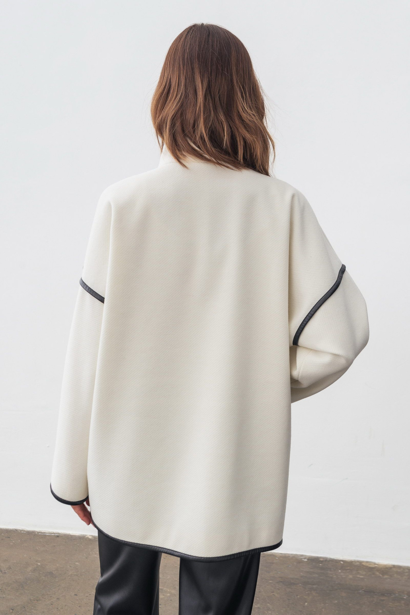 Пальто двобортне молочного кольору Зенел