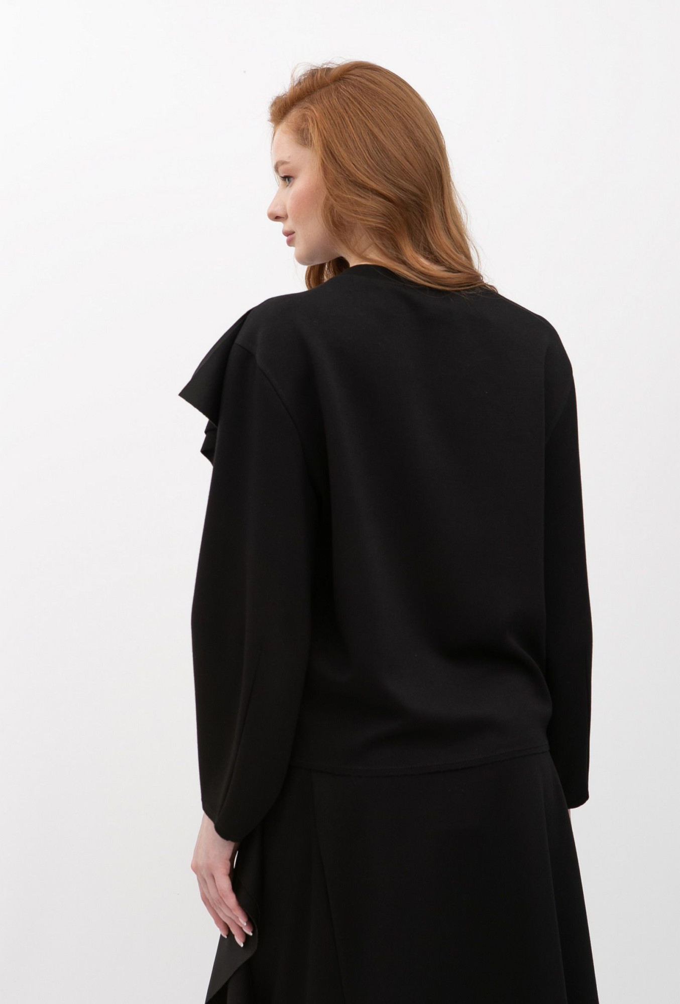 Трикотажний світшот з воланами чорного кольору Рінель 01