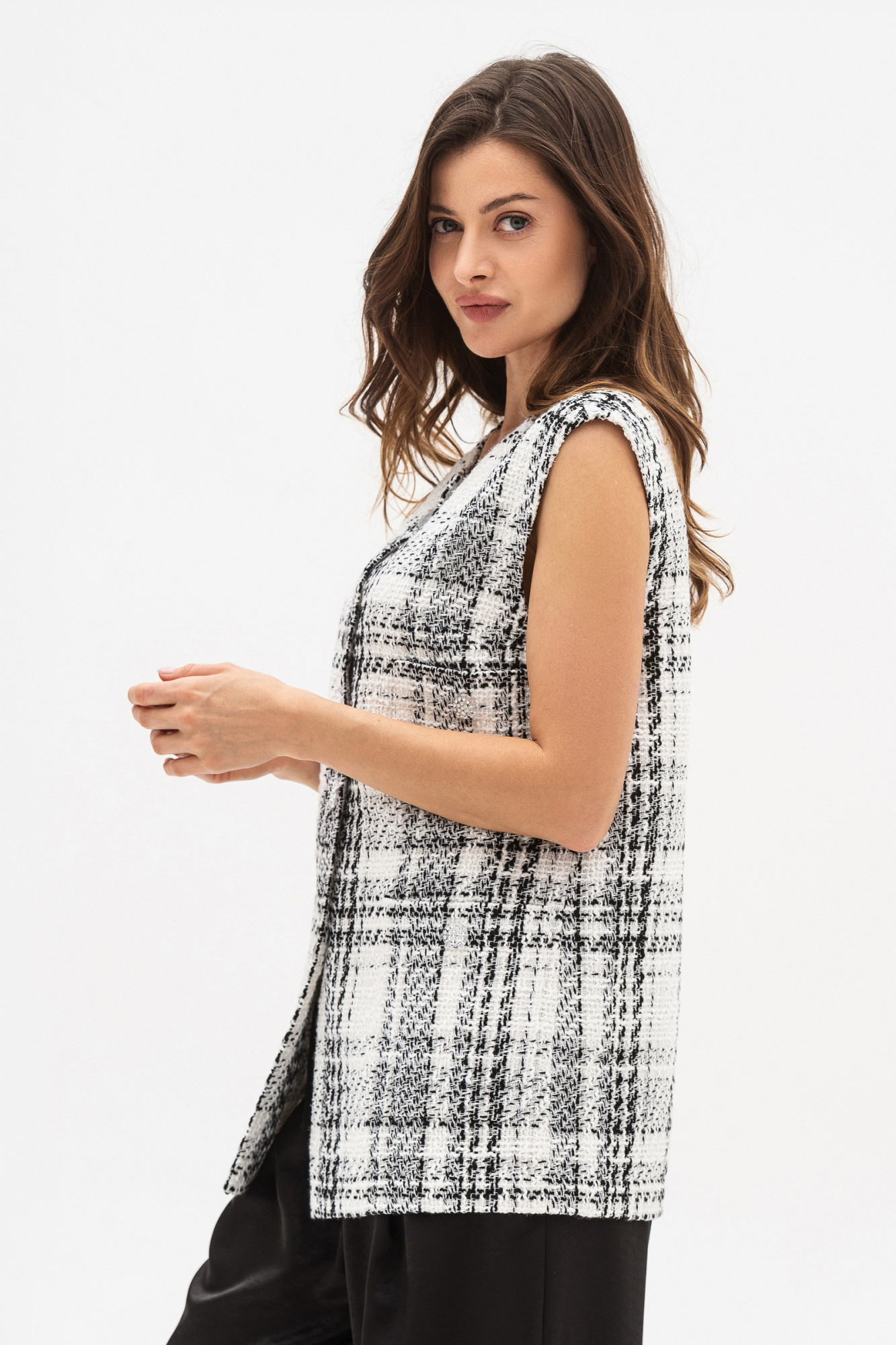 Жилет однобортний середньої довжини білого кольору Мелея