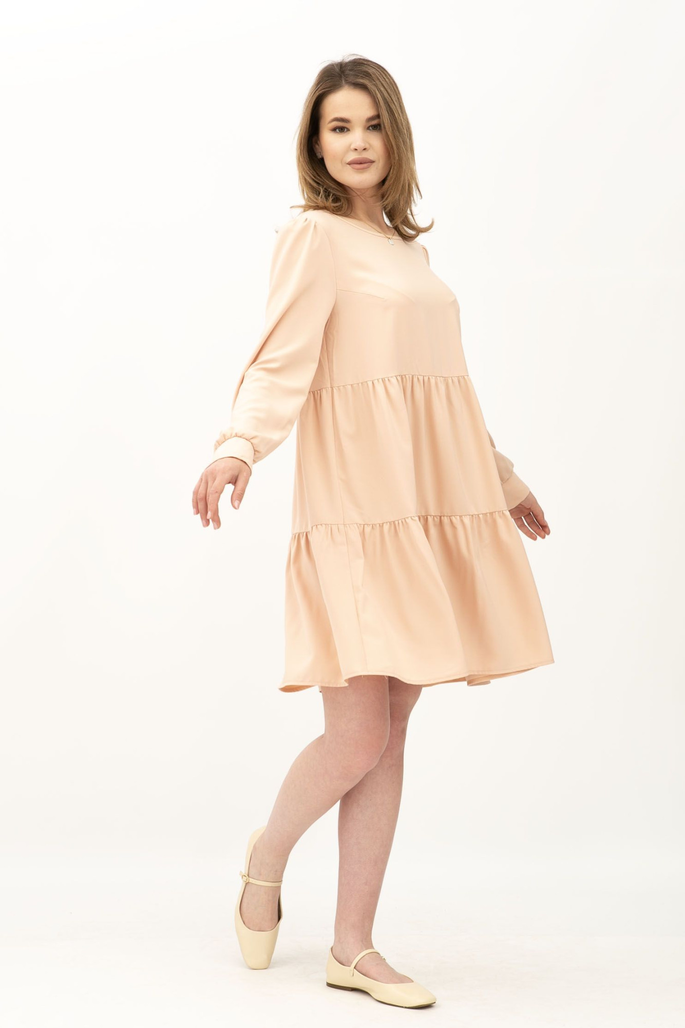 Стильне жіноче плаття з рюшами з костюмної тканини пудрового відтінку Ледія