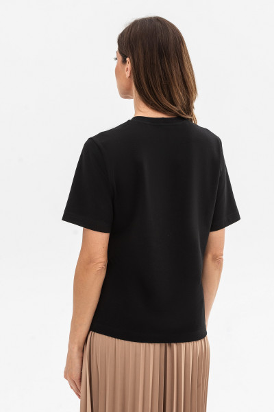 Чорна трикотажна футболка Лукре 002