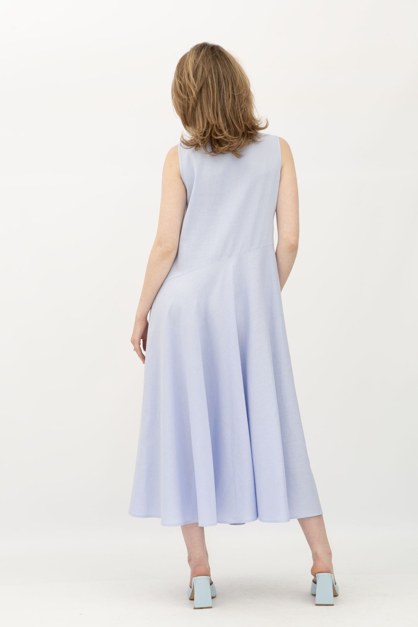Блакитна лляна сукня міді довжини без рукав Севіла