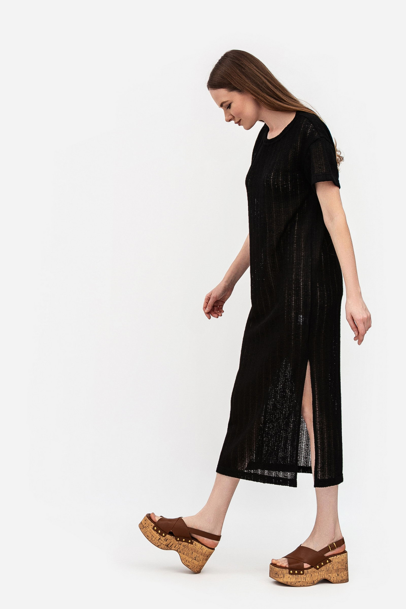 Трикотажна сукня  довжини міді з коротким рукаво чорного кольору Екліна 11