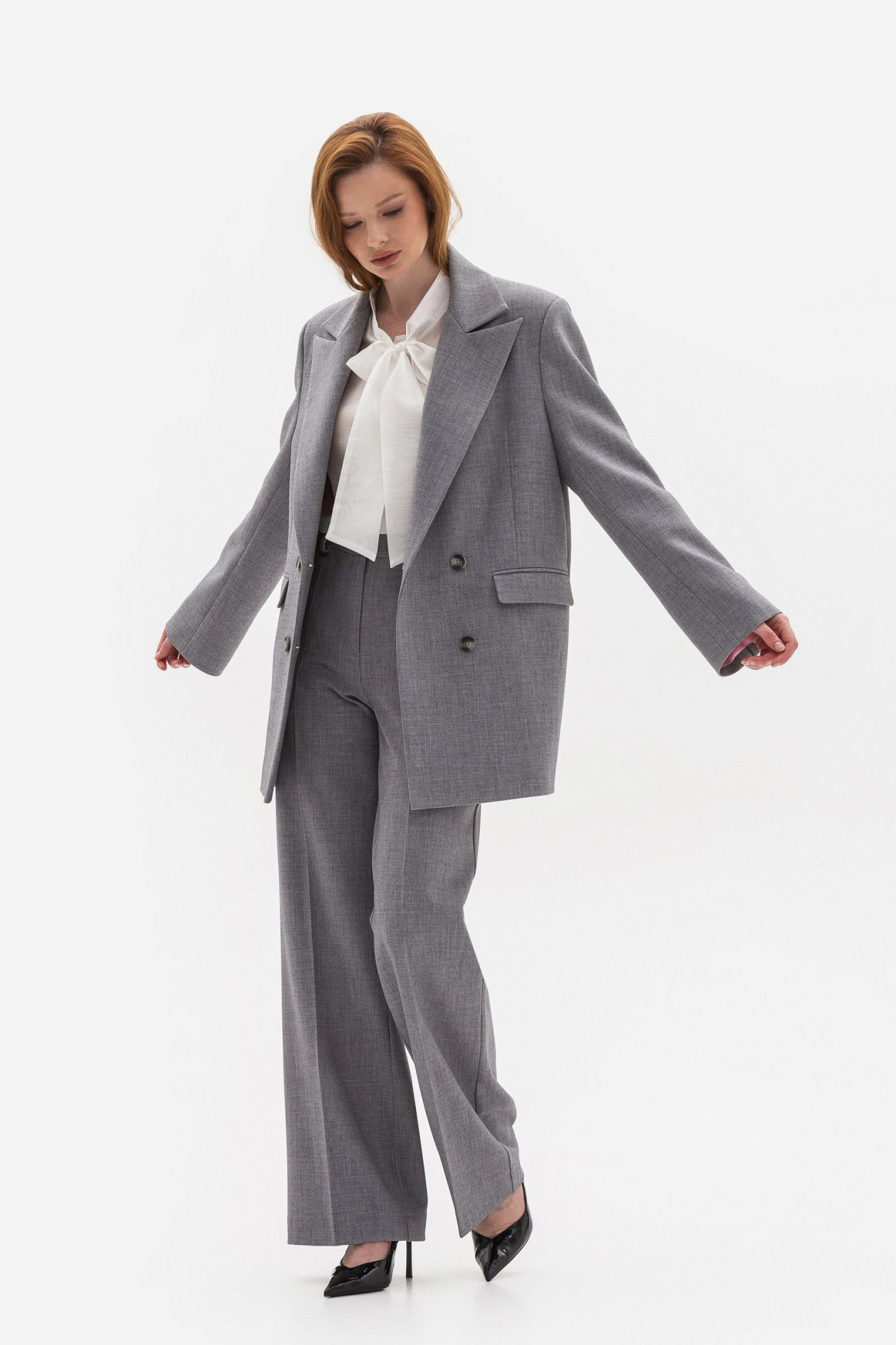 Класичний жіночий двобортний жакет з англійським коміром сірого кольору Аурен