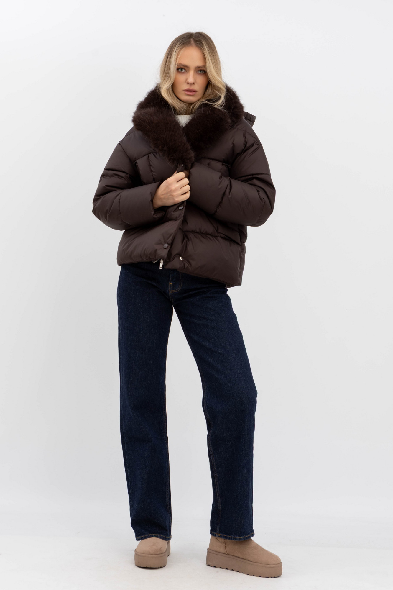 Куртка довжини міні шоколадного кольору 406/2025