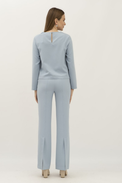 Жіночий блакитний костюм з блузою та штанами Тєміт 03