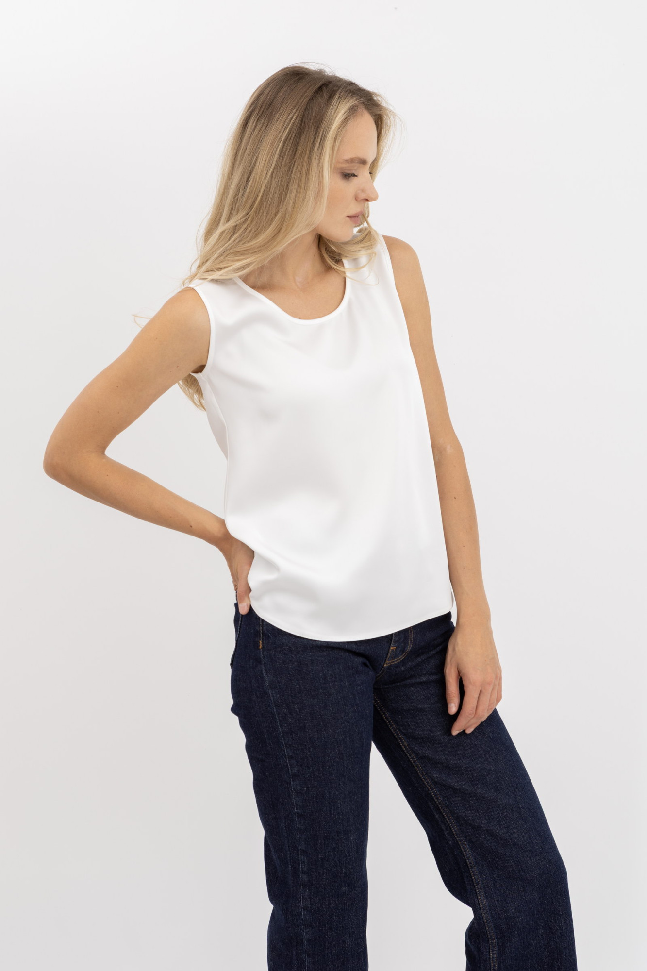 Шовкова жіноча майка прямого силуету молочного кольору Донато 091