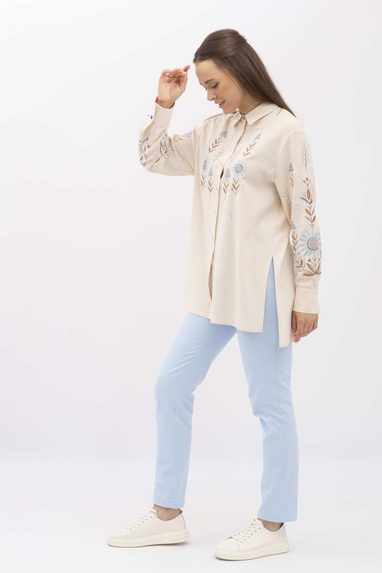 Жіноча вишиванка бежевого кольору Моніфа 04