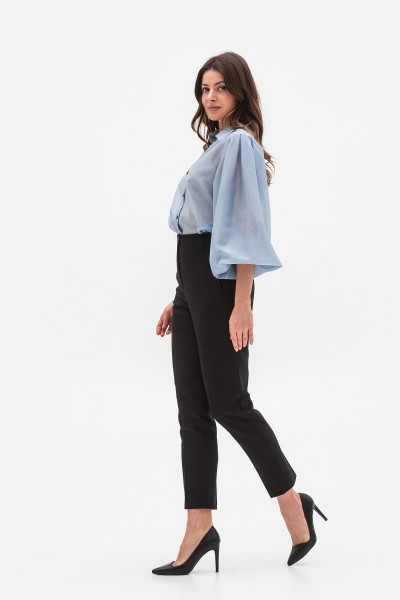 Блуза вільного крою блакитного кольору Левита