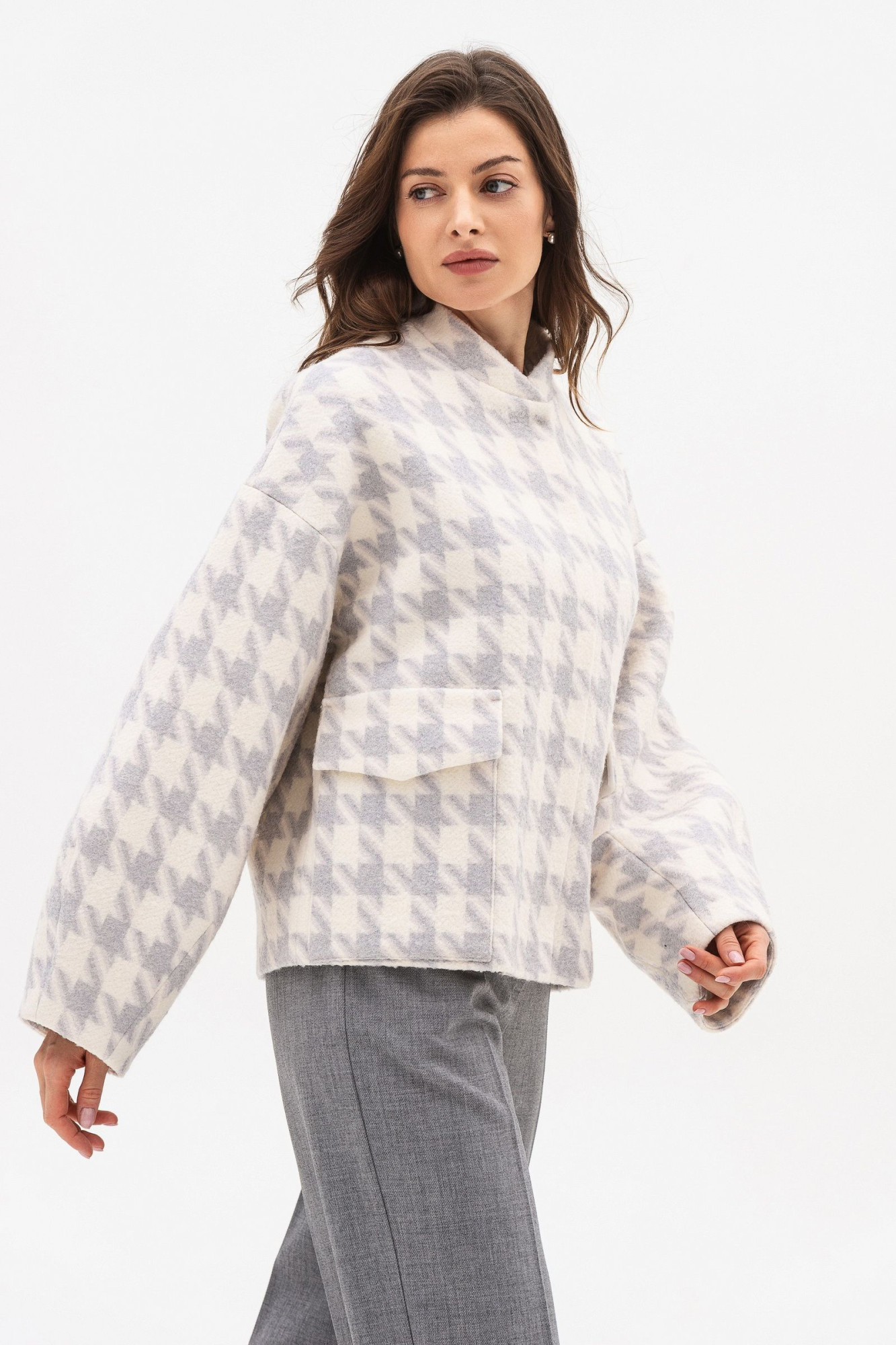 Демісезонна куртка - бомбер  з довгими об'ємними рукавами Літіка