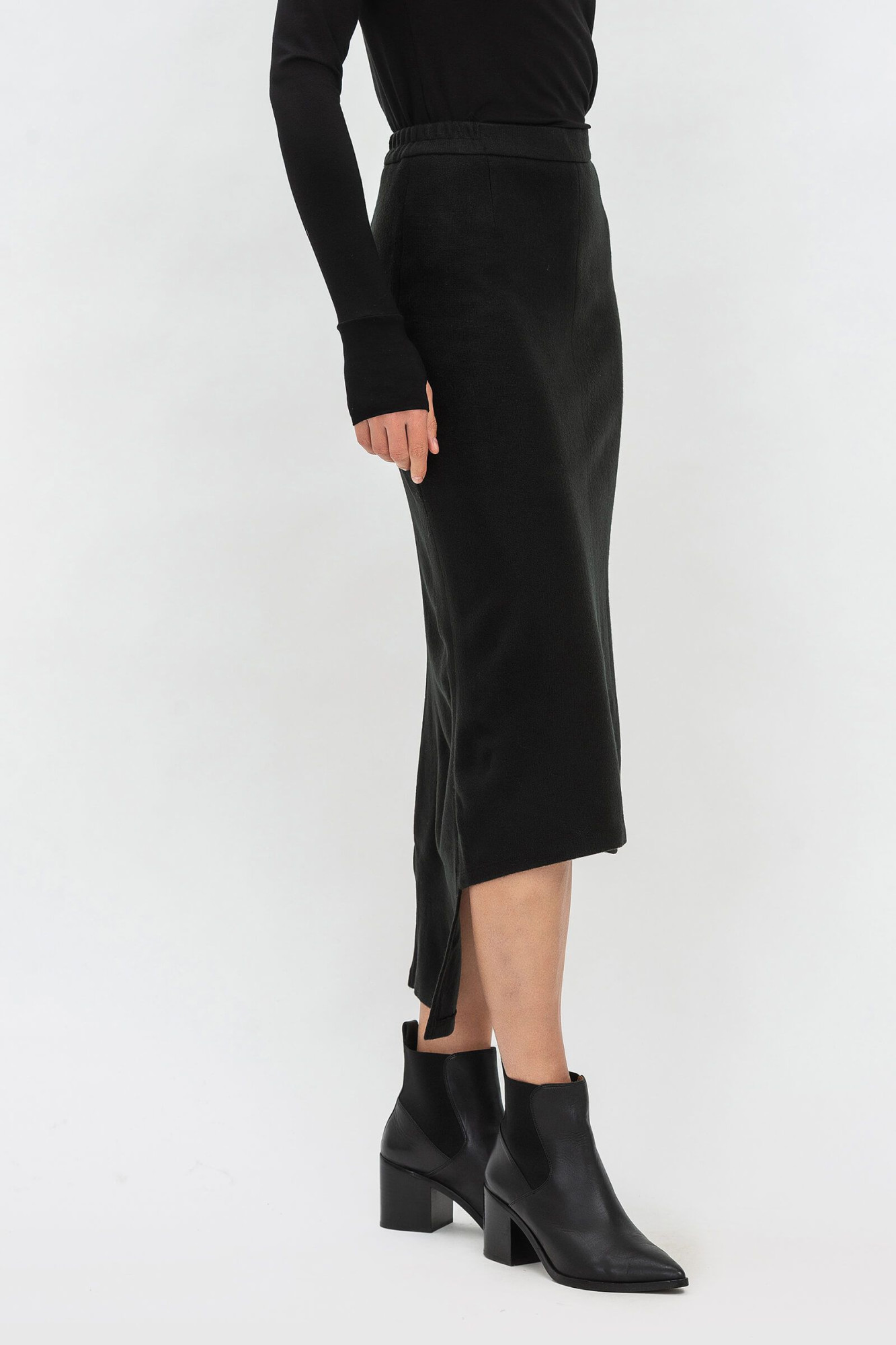 Трикотажна спідниця міді чорна з асиметричним низом Наокі