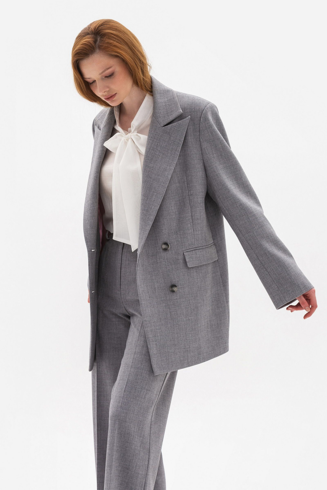 Класичний жіночий двобортний жакет з англійським коміром сірого кольору Аурен