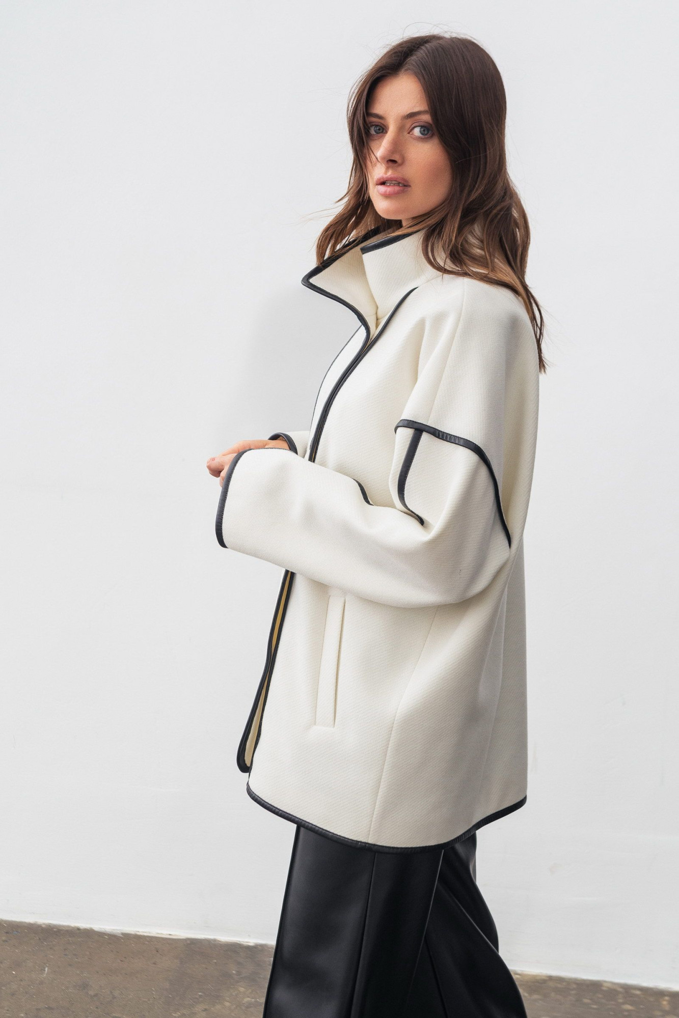 Пальто двобортне молочного кольору Зенел