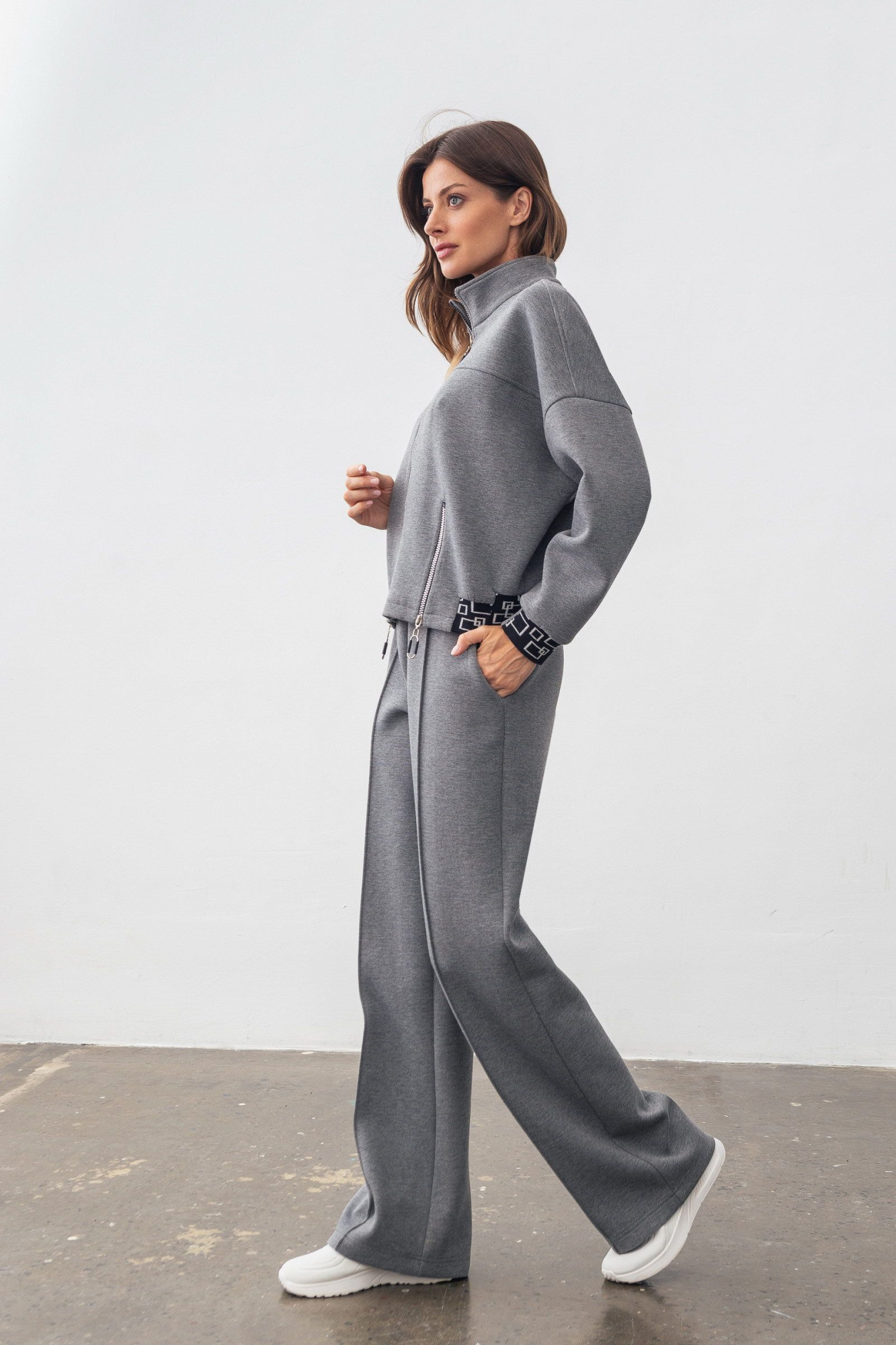 Куртка-бомбер з трикотажу вільного силуету сірого кольору Нембус 03