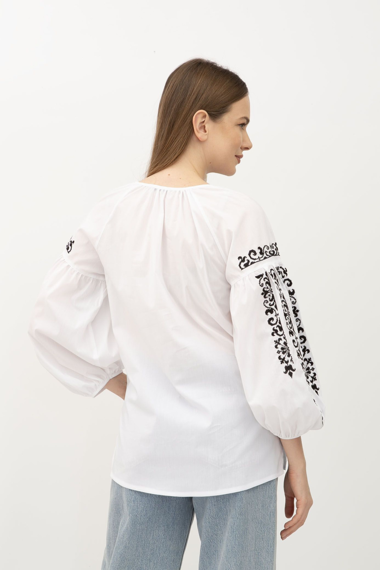 Блуза вишиванка  з чорним орнаментом Санета