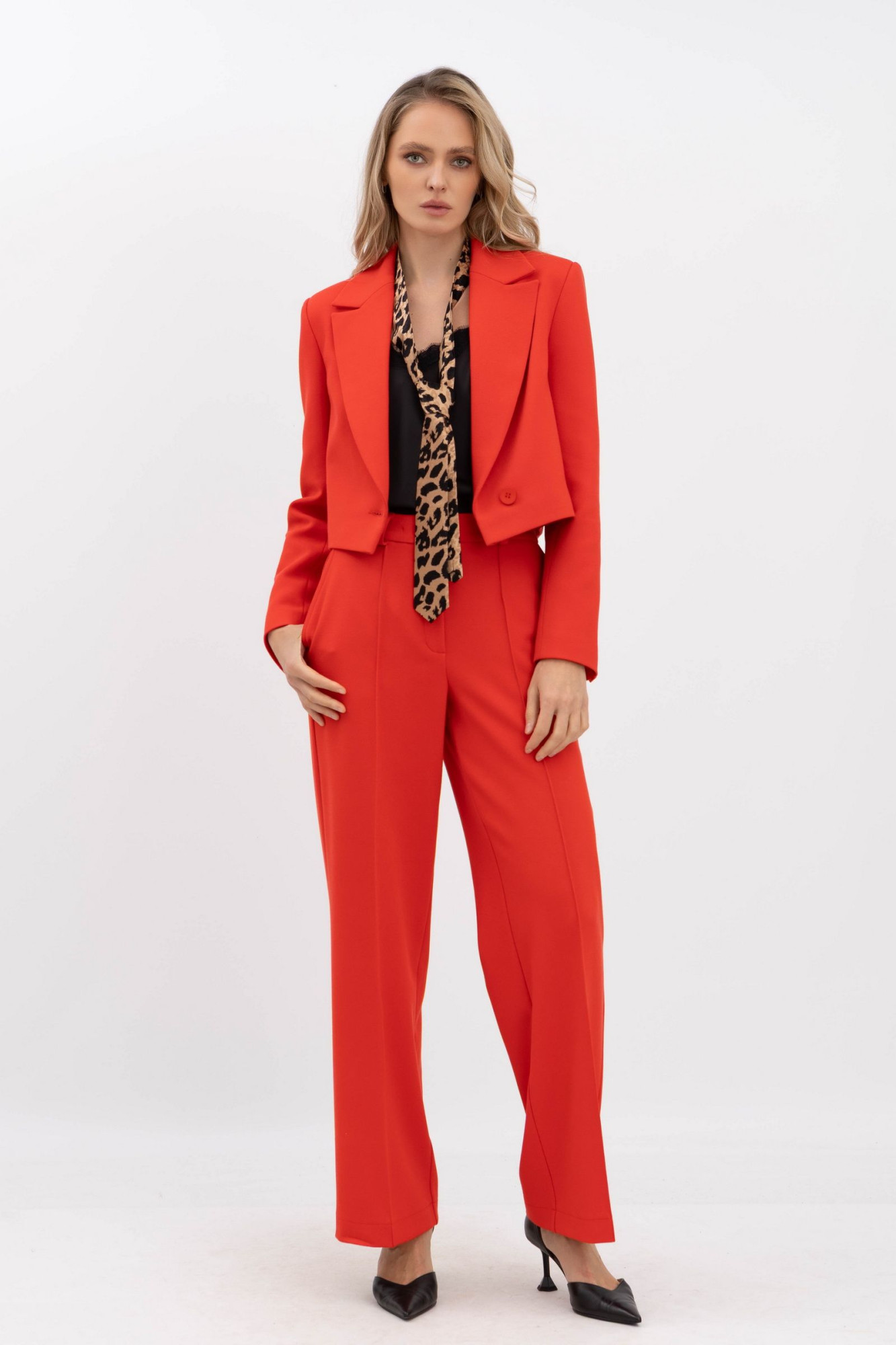 Жакет- кроп червоного кольору Ертіз