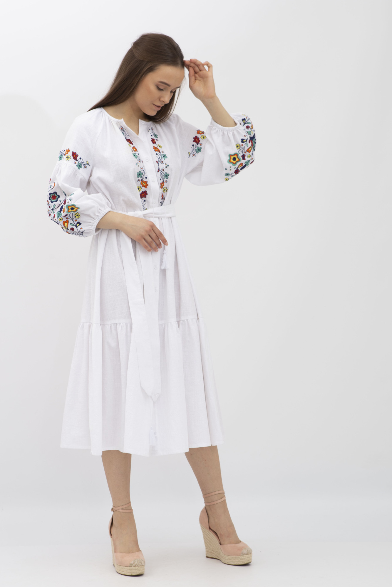 Жіноча сукня вишиванка з бавовни білого кольору Петріс 01