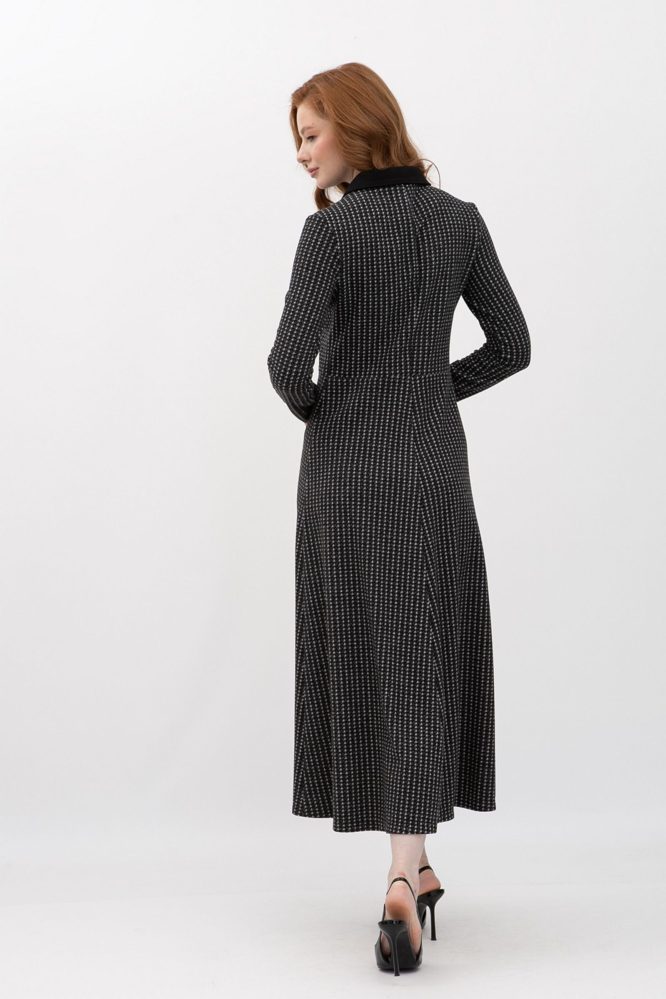 Трикотажна сукня міді сірого кольору Пасіон