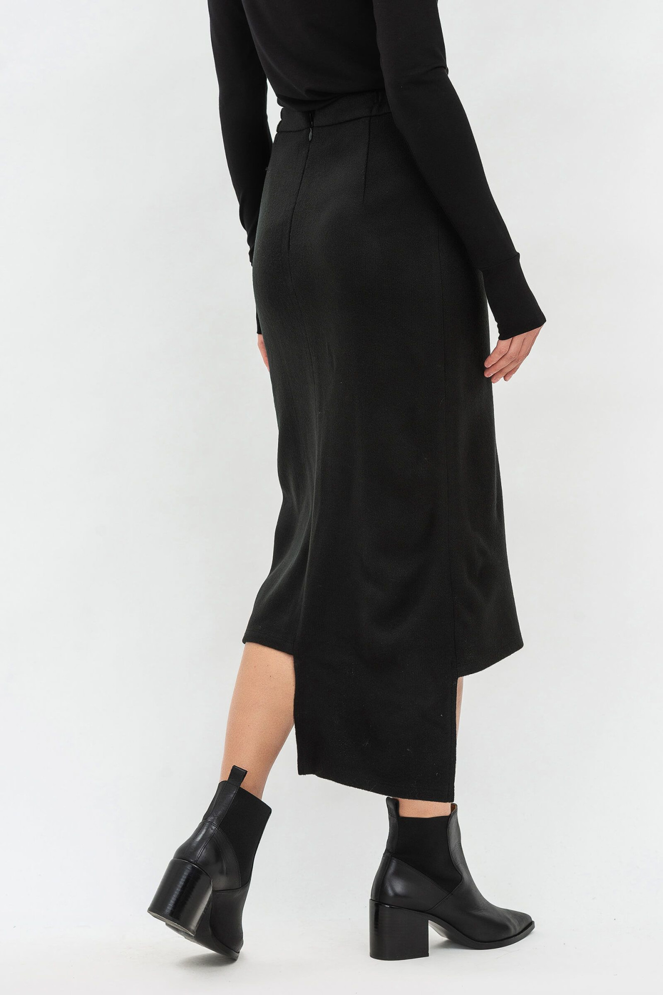 Трикотажна спідниця міді чорна з асиметричним низом Наокі