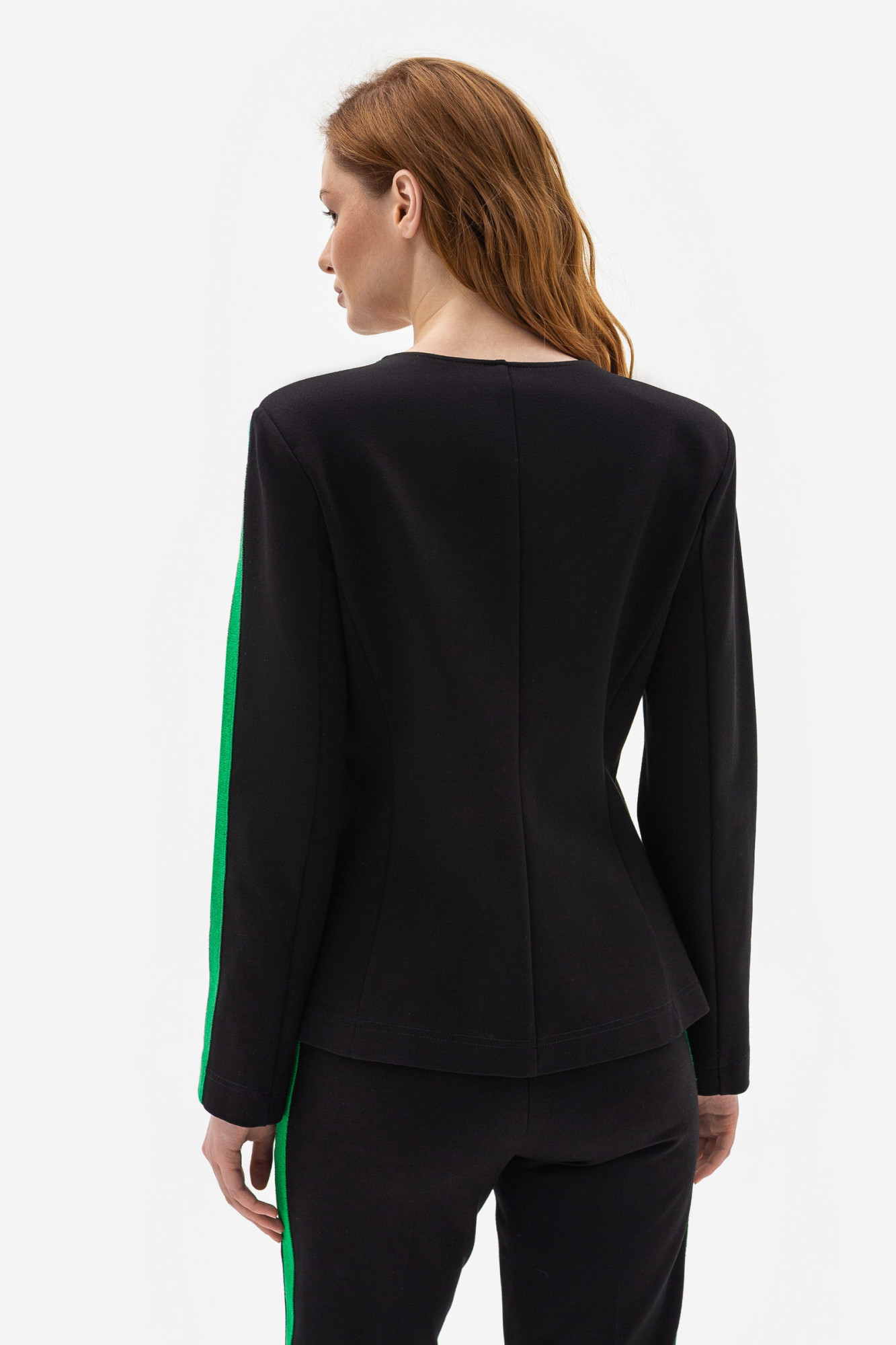 Трикотажний жакет з V-вирізом чорного кольору Велада