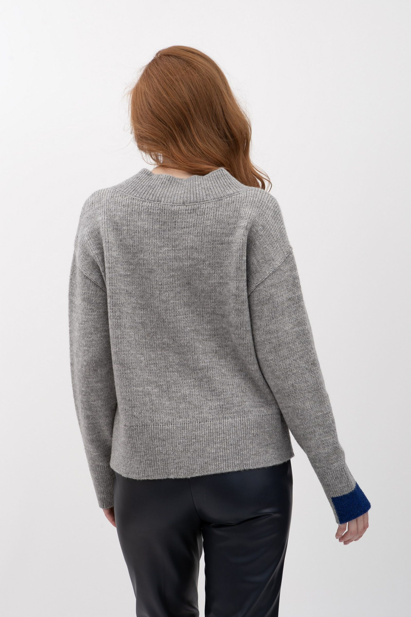 Жіночий джемпер сірого кольору з V-подібним вирізом 25207500