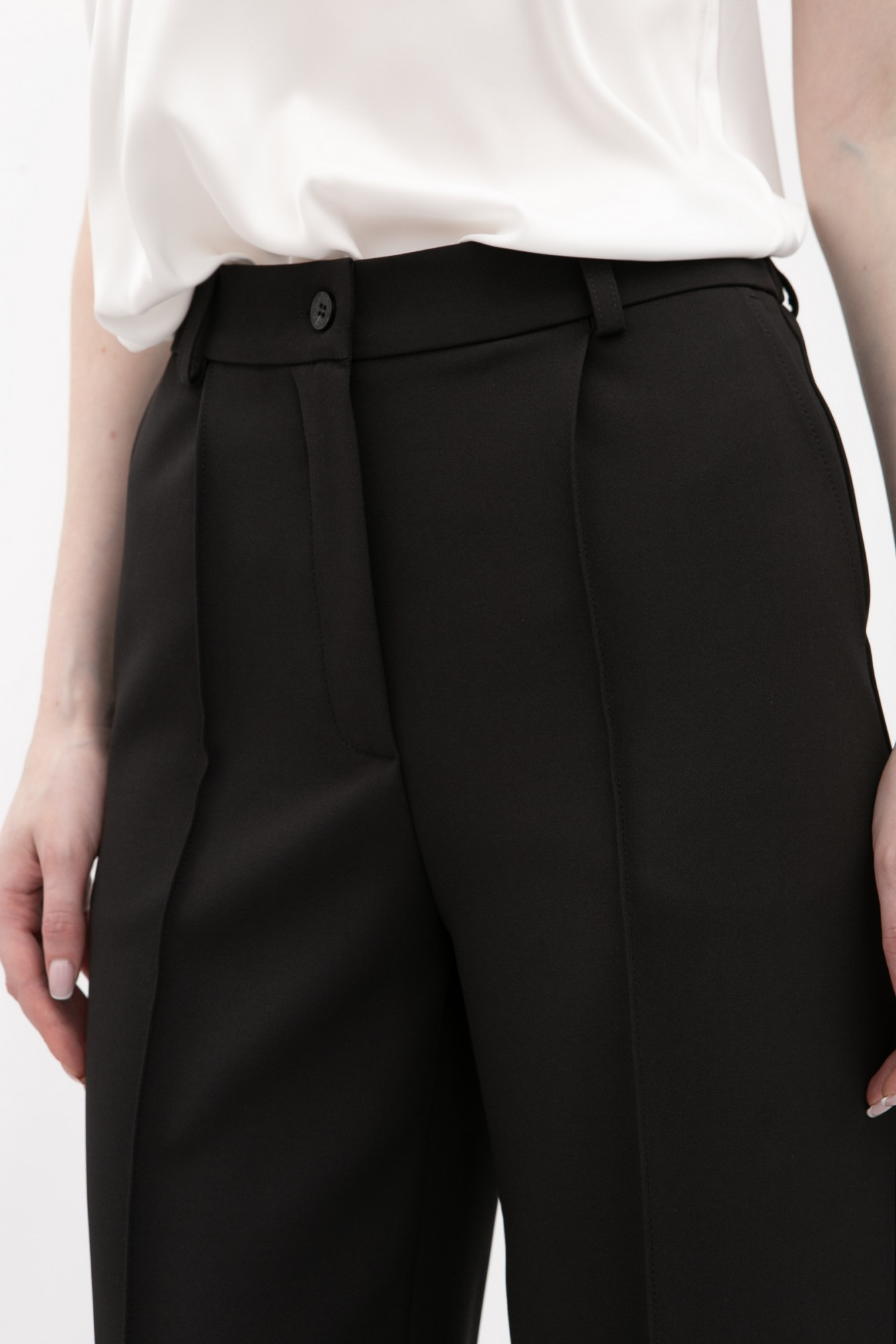 Брюки з костюмної тканини чорного кольору Аквас 01