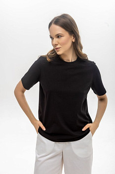 Чорна трикотажна футболка Лукре 002