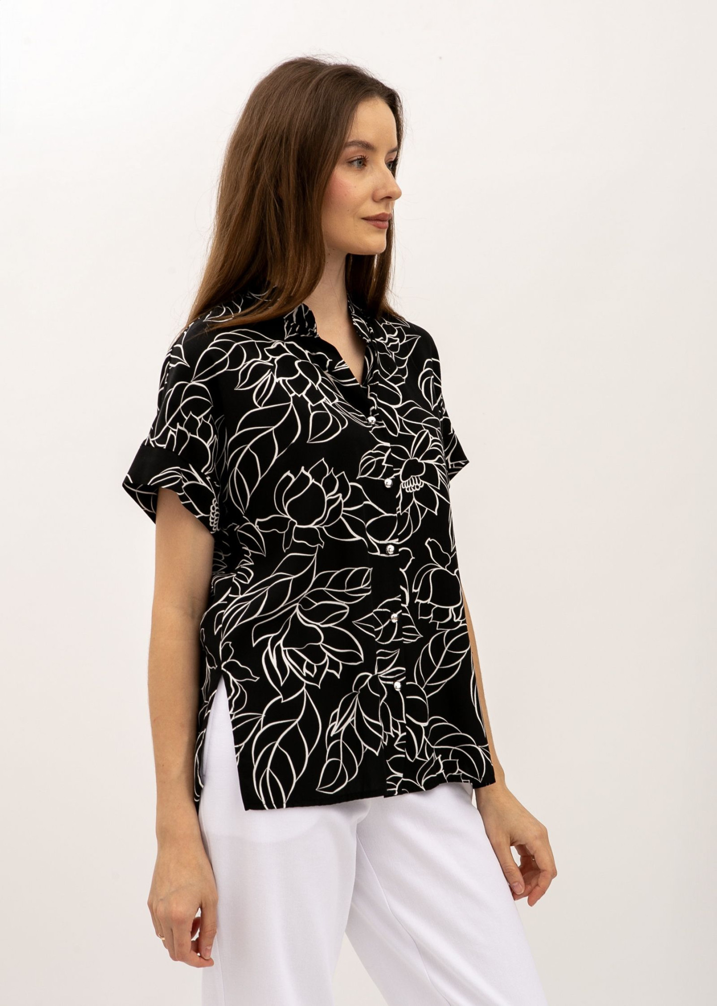 Блуза зі штапелю вільного силуету чорного кольору Полана 01