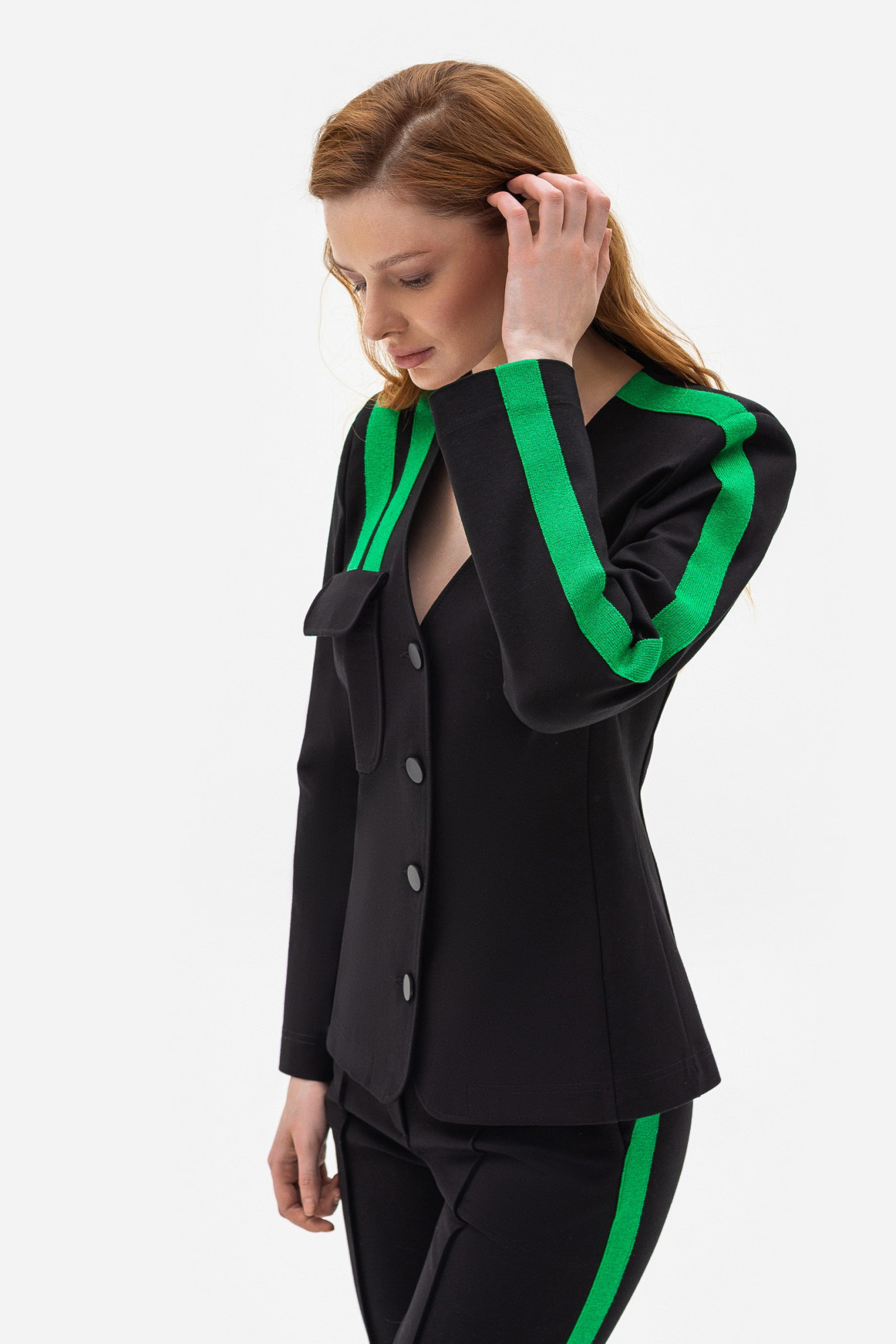 Трикотажний жакет з V-вирізом чорного кольору Велада