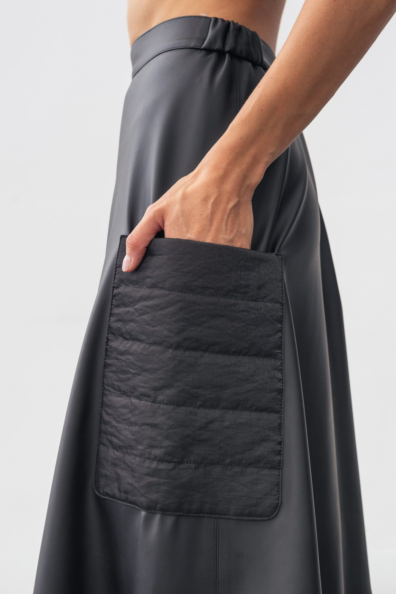 Спідниця з еко шкіри чорна силуету-трапеція Філора