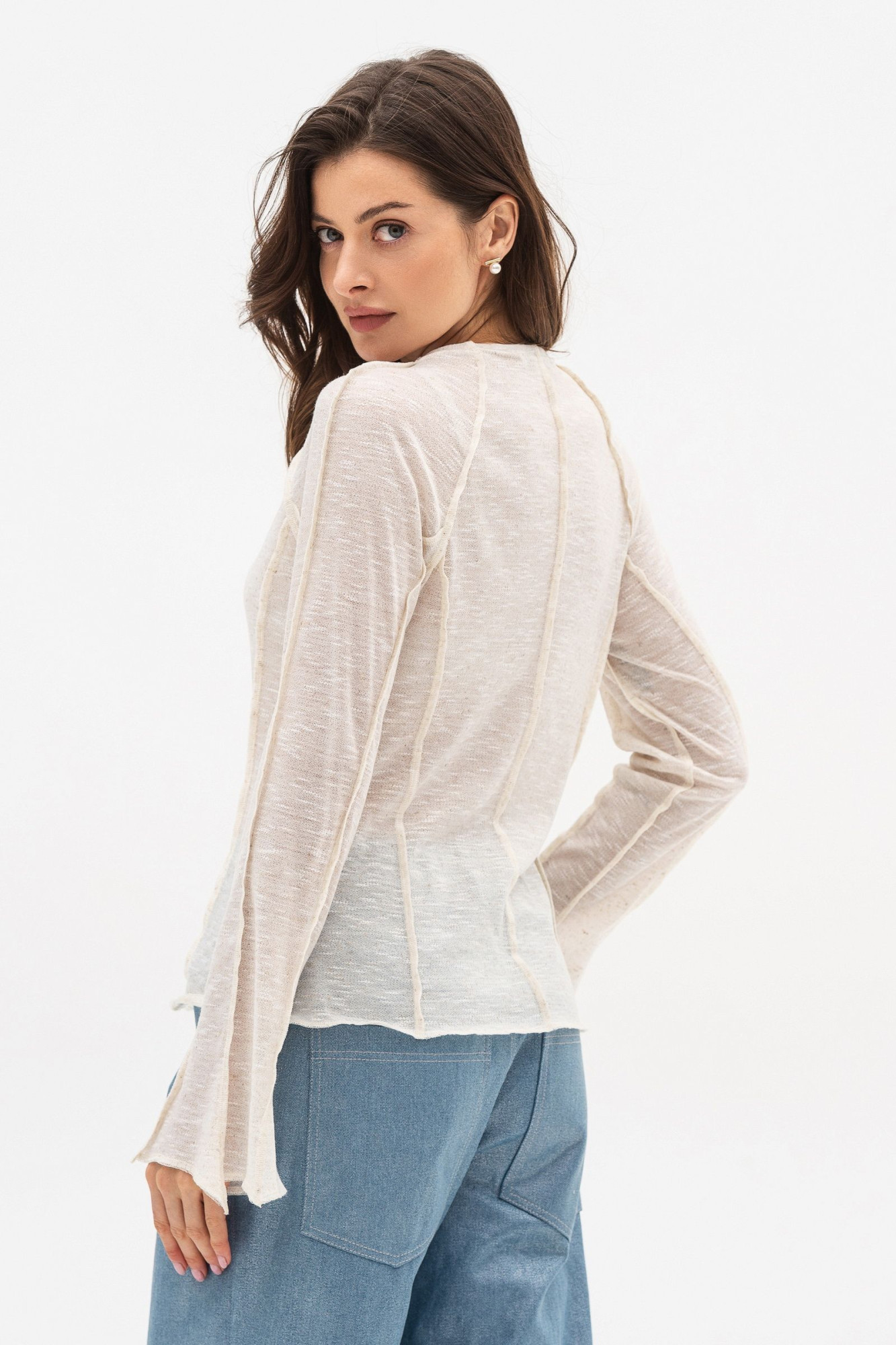 Трикотажний лонгслів напівприталеного силуету бежевого кольору Фоніка