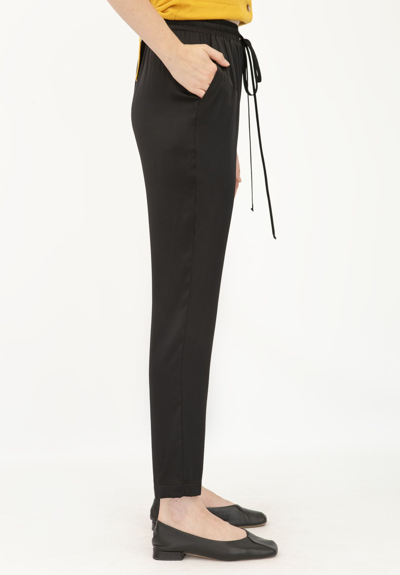 Чорні жіночі брюки у білизняному стилі Бірсен 002