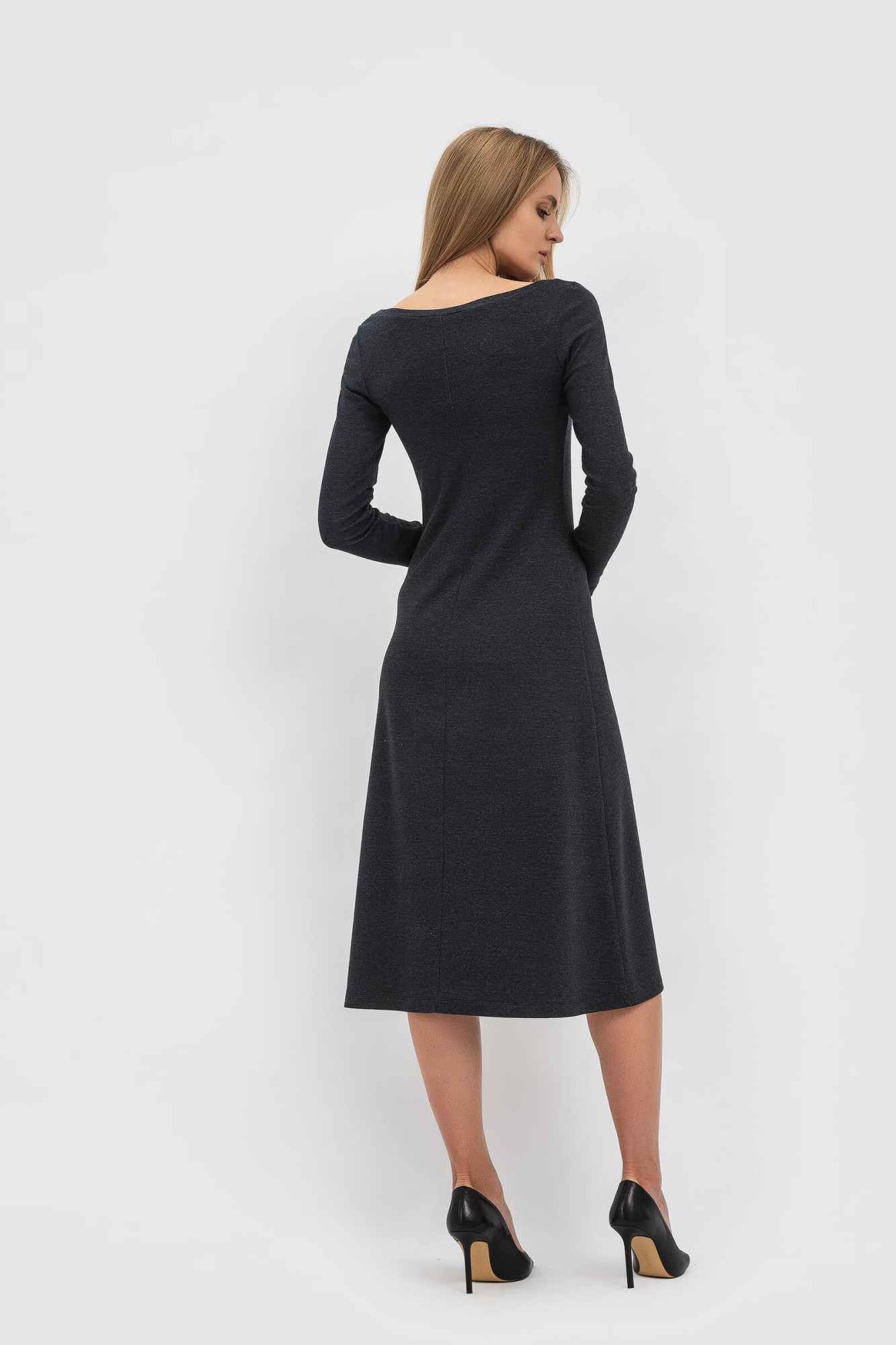 Сукня прилеглого силуету з трикотажу чорного кольору Кендіс