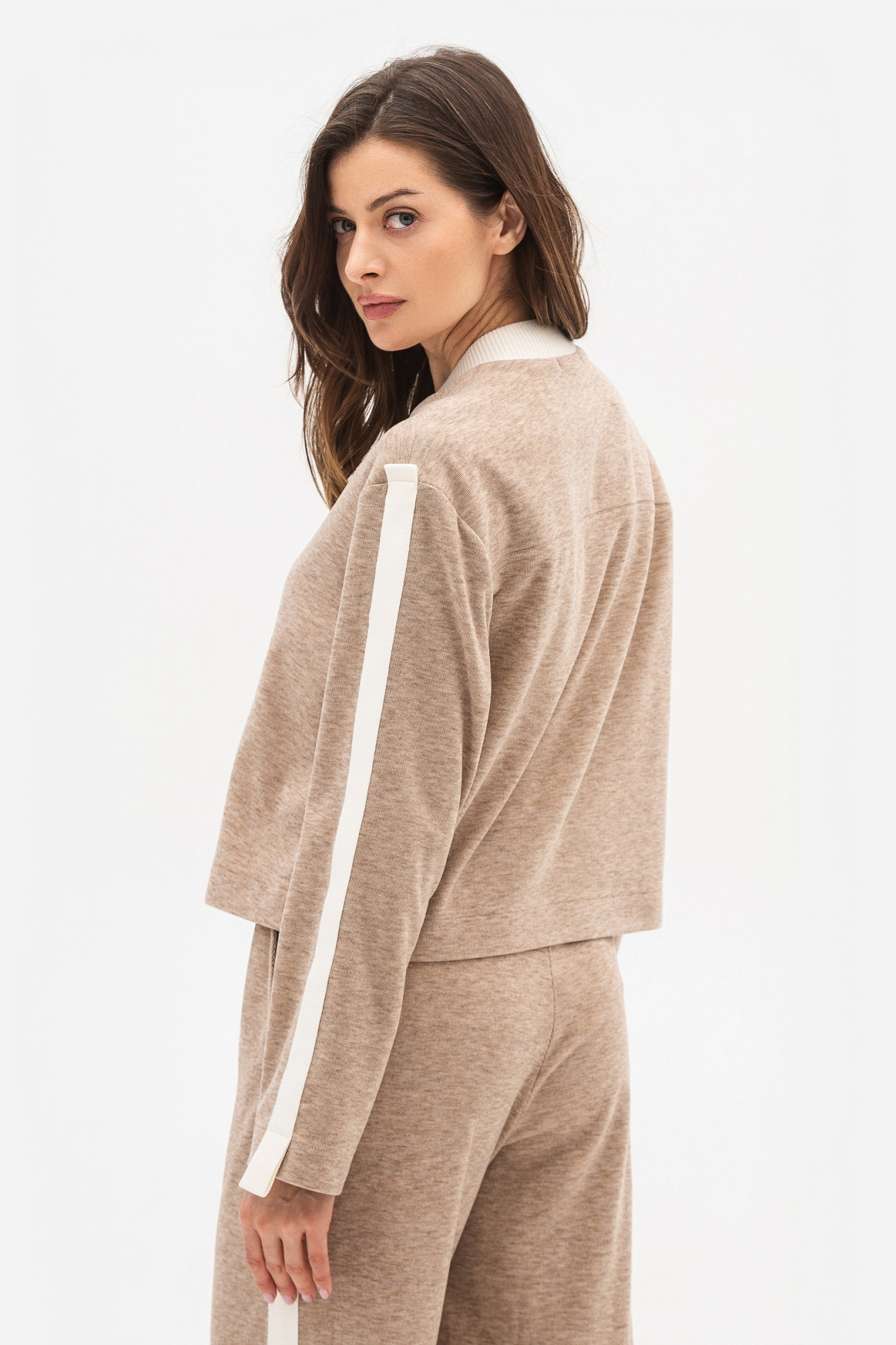 Трикотажний бомбер бежевого кольору Кіріса