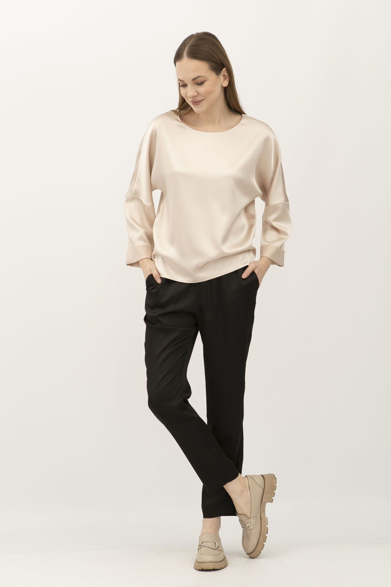 Чорні жіночі брюки у білизняному стилі Бірсен 001