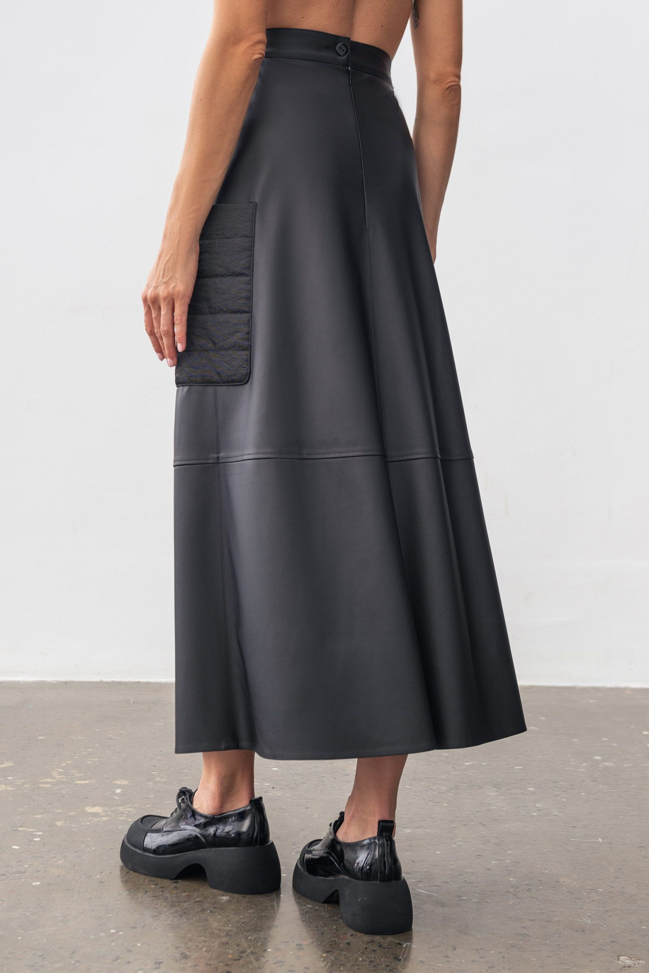 Спідниця з еко шкіри чорна силуету-трапеція Філора